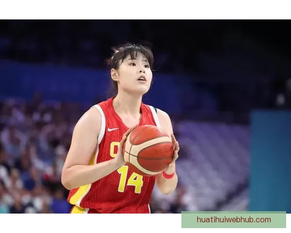 小宝生日快乐 李月汝分享庆祝照 自信微笑为自己干杯被爱环绕