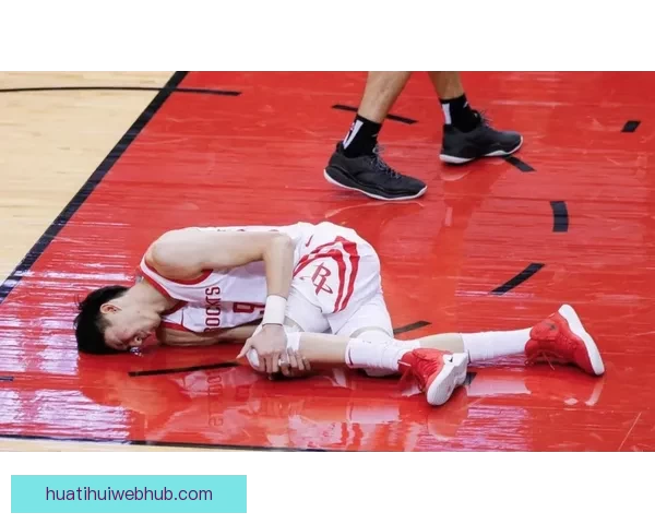 小卡手腕伤势加重仍坚守赛场 对猛龙比赛中受伤不得不硬撑
